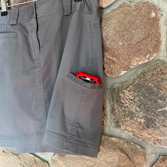 Cute cotton blend grey mini skirt with useful pockets. - Picture 4 of 5
